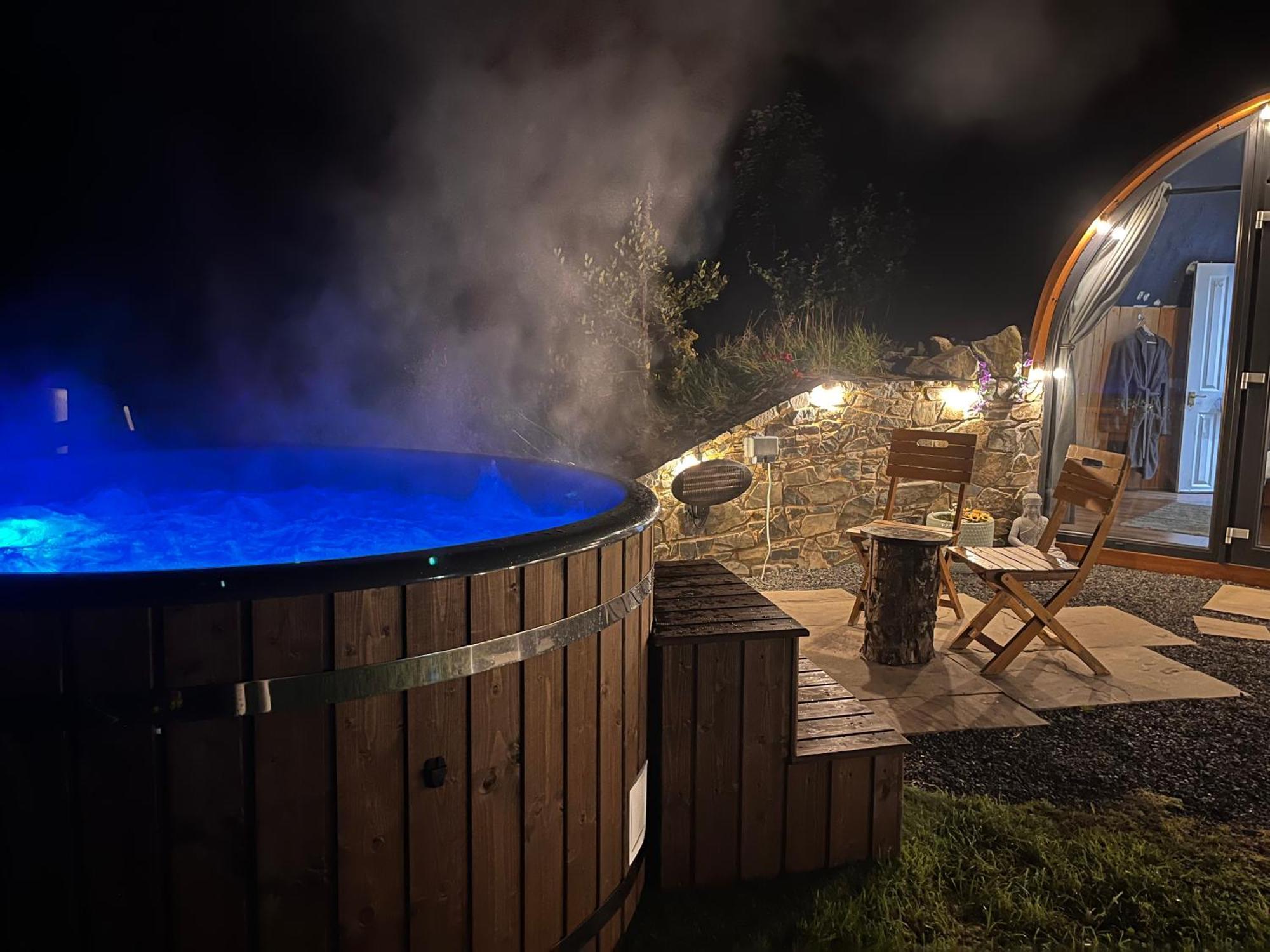 Hilltop Hideaway - Secluded Pod With Private Hot Tub نيوري المظهر الخارجي الصورة